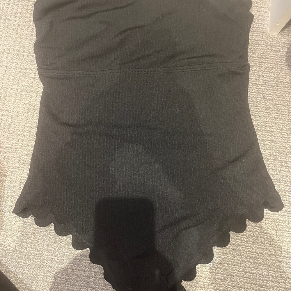 Black Scalloped Hem Top